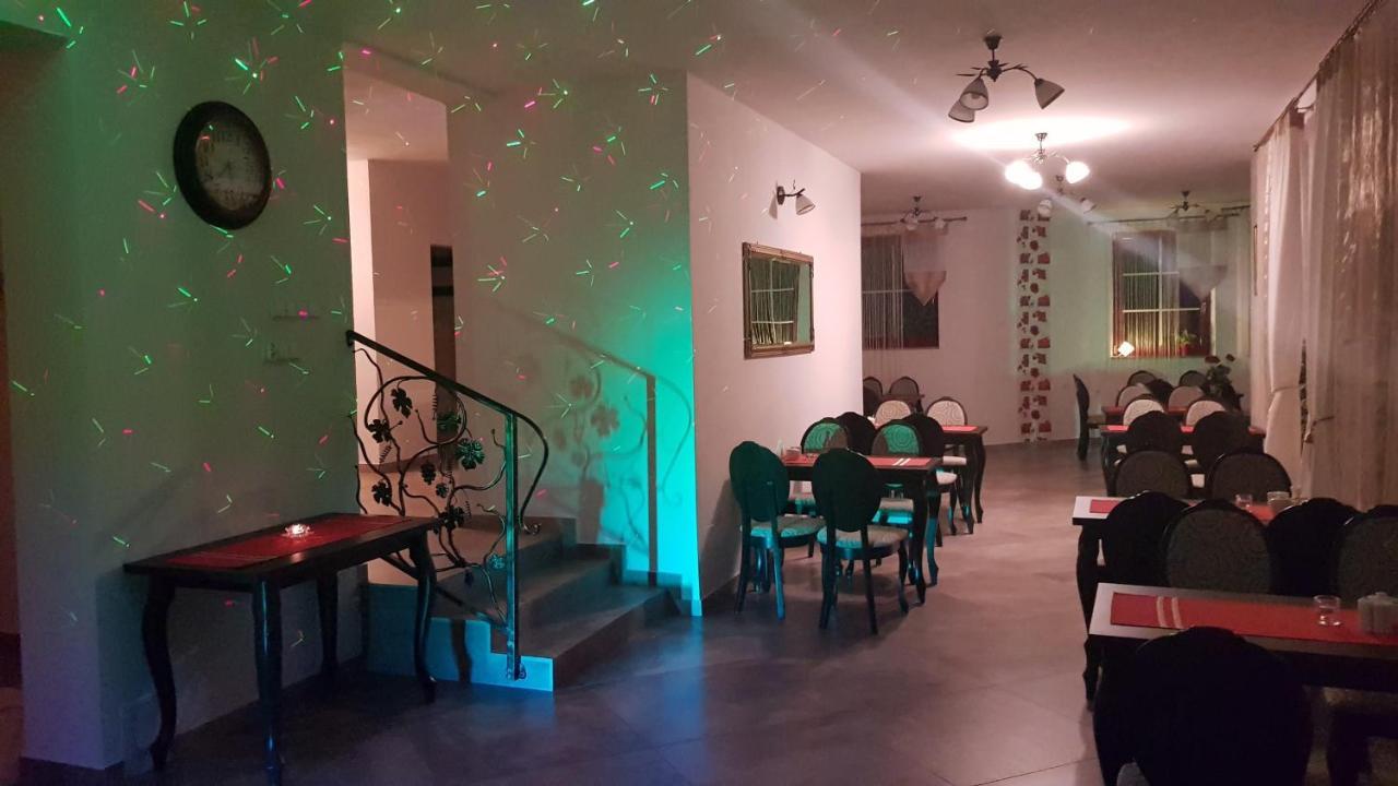 Отель Potok 5 Zloczew Экстерьер фото